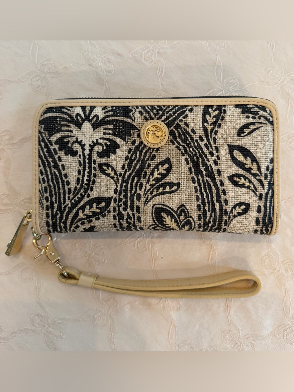 Spartina 449 Black and Cream Paisley Zip-Around Women's Wallet with Wristlet NWT